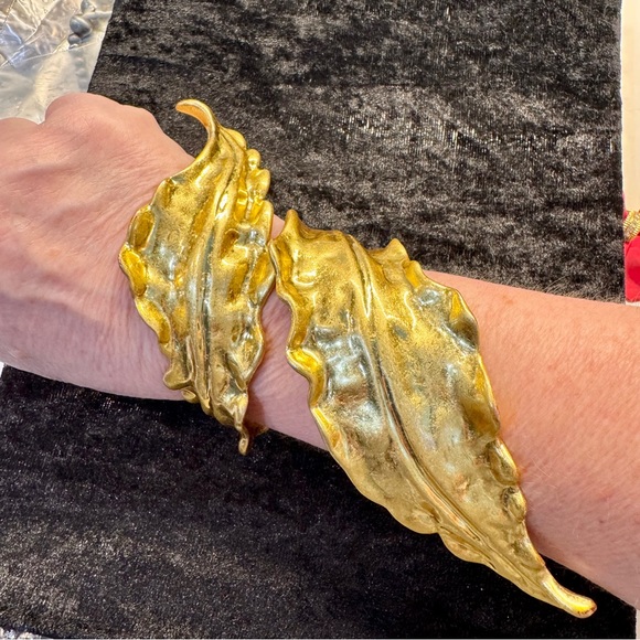 Zara Textured Gold-tone bracelet - Picture 6 of 6